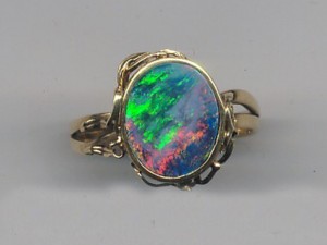 Gold Ring,18ct,Opal doublet,gum leaf